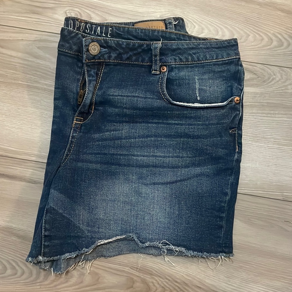 Dark wash jean shorts. Nothing wrong with them.